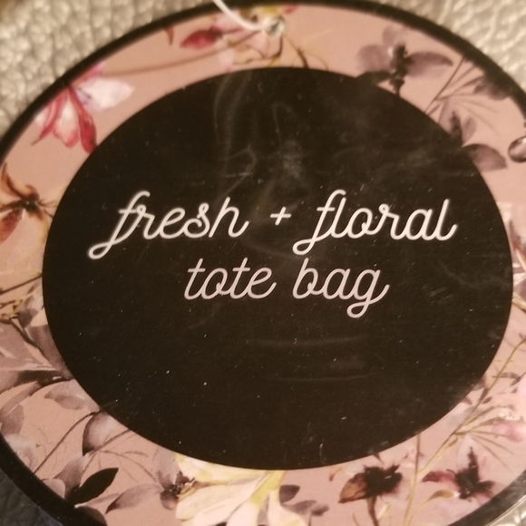 Fresh and floral totes bag. NWT - Picture 2 of 3